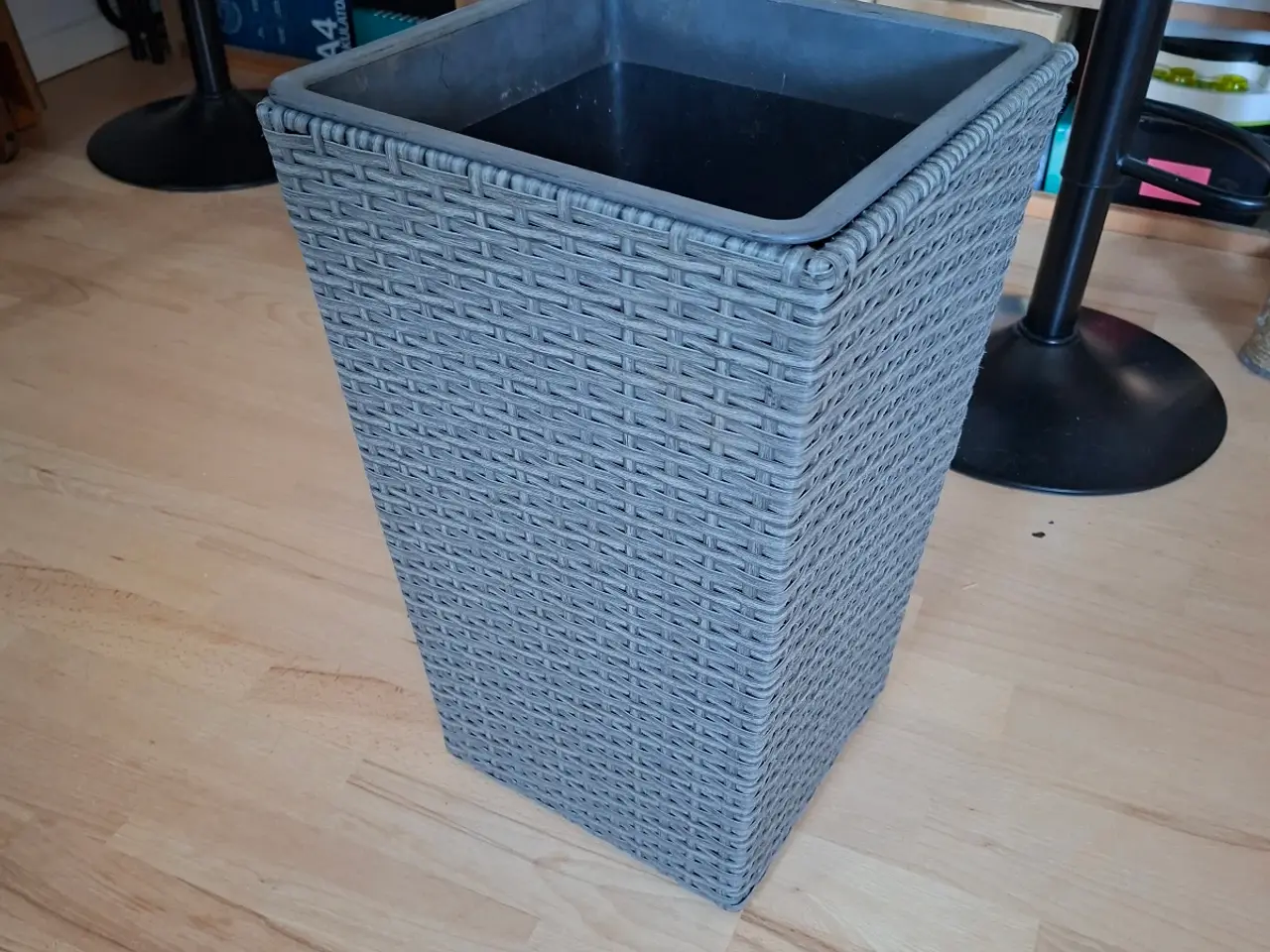 Billede 1 - Rattan urtepotteskjuler - bud modtages
