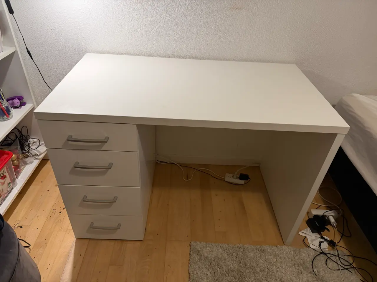 Billede 1 - Skrivebord