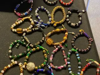 Nye knyttede armbånd