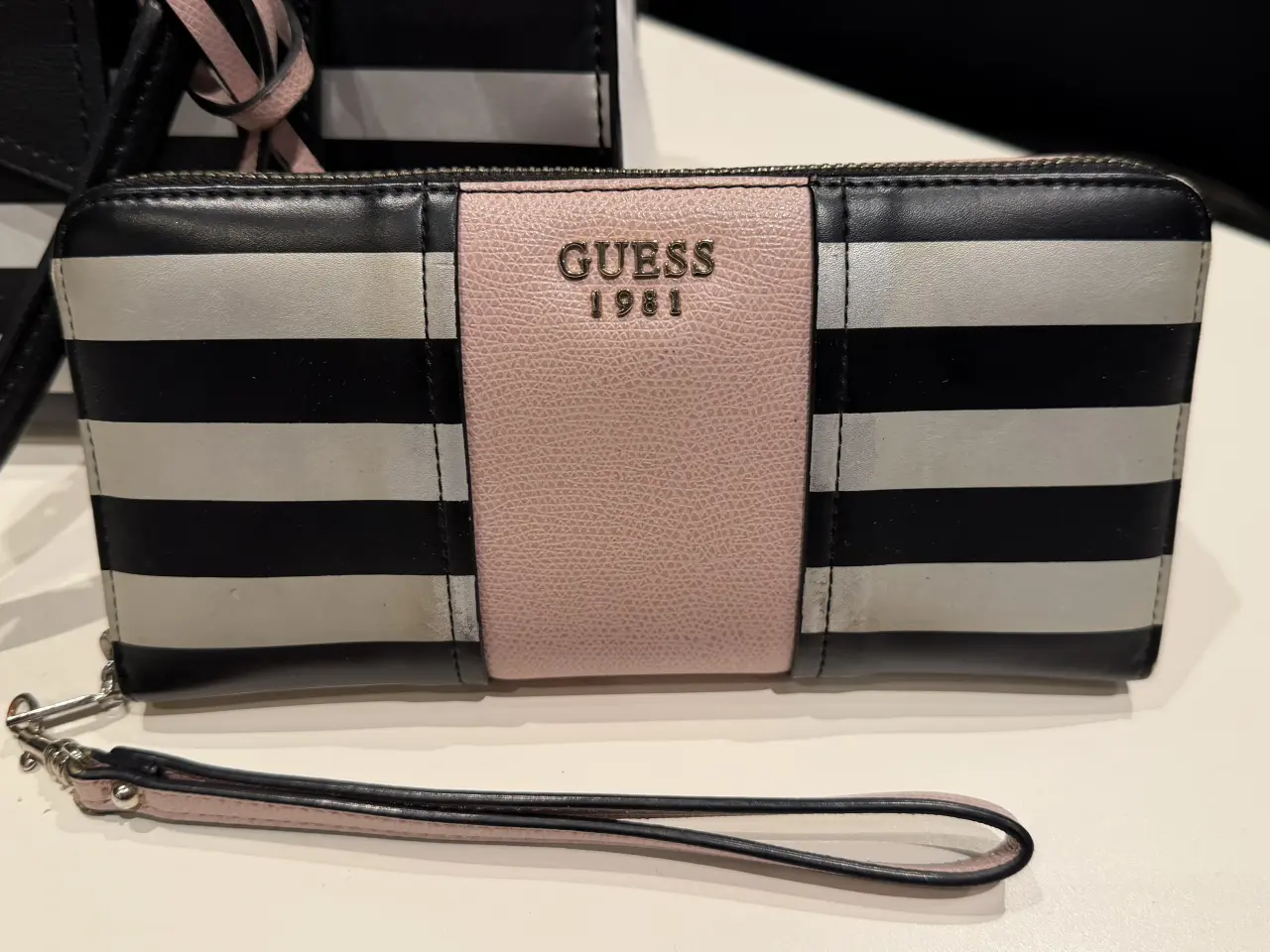 Billede 7 - Elegant Guess håndtaske med matchende pung/clutch