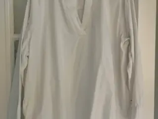 Hvid skjortebluse
