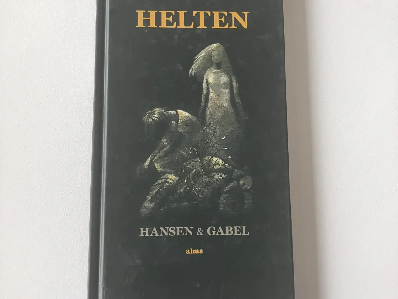 Billede 1 - Helten. Af Hans Hansen og Lars Gabel