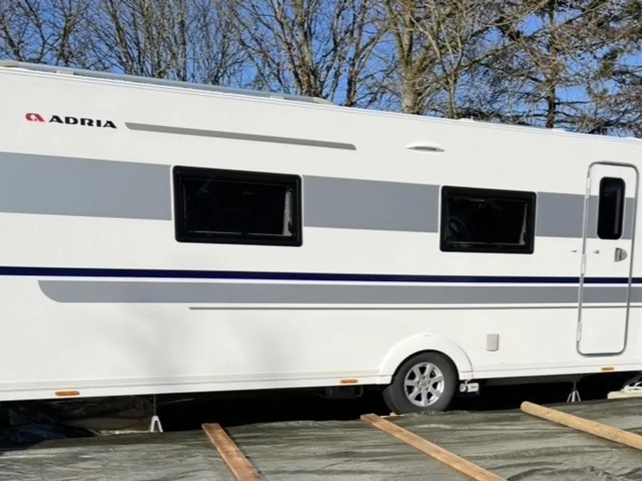 Billede 1 - Adria Alpina 663 HT Med meget godt udstyr.