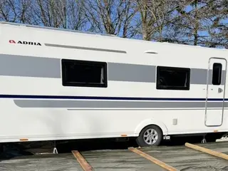 Adria Alpina 663 HT fra 2016. Med masser af udstyr