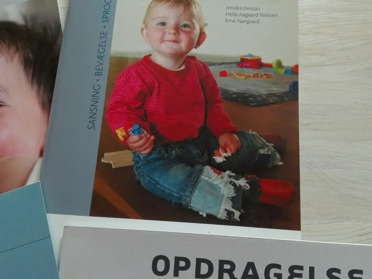 Billede 5 - Lille menneske - samt mange andre pjecer