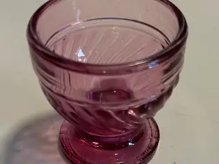 Æggebæger i farvet glas