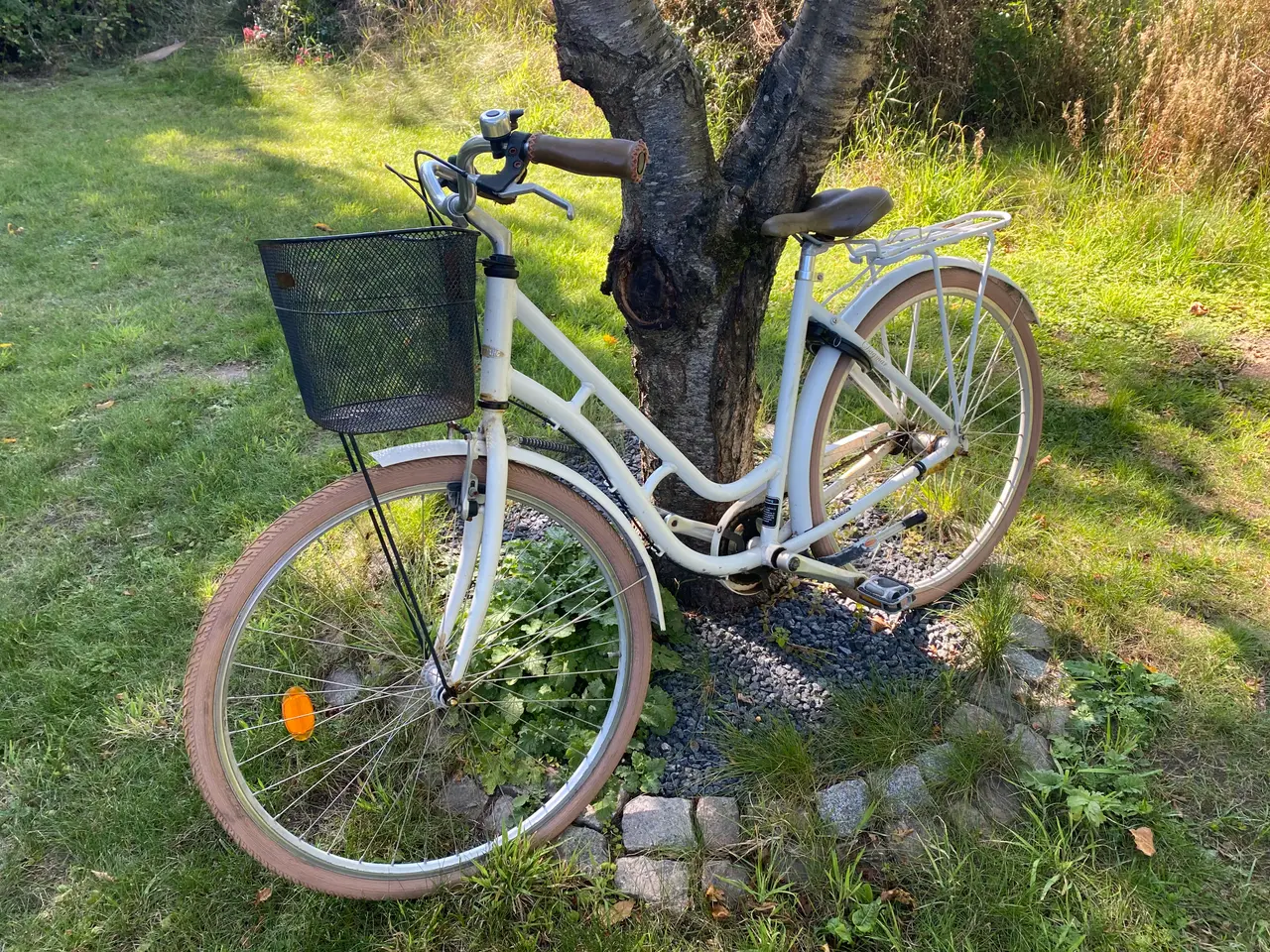 Billede 2 - Damecykel 28 Mustang Køreklar (160-175cm) med Lås