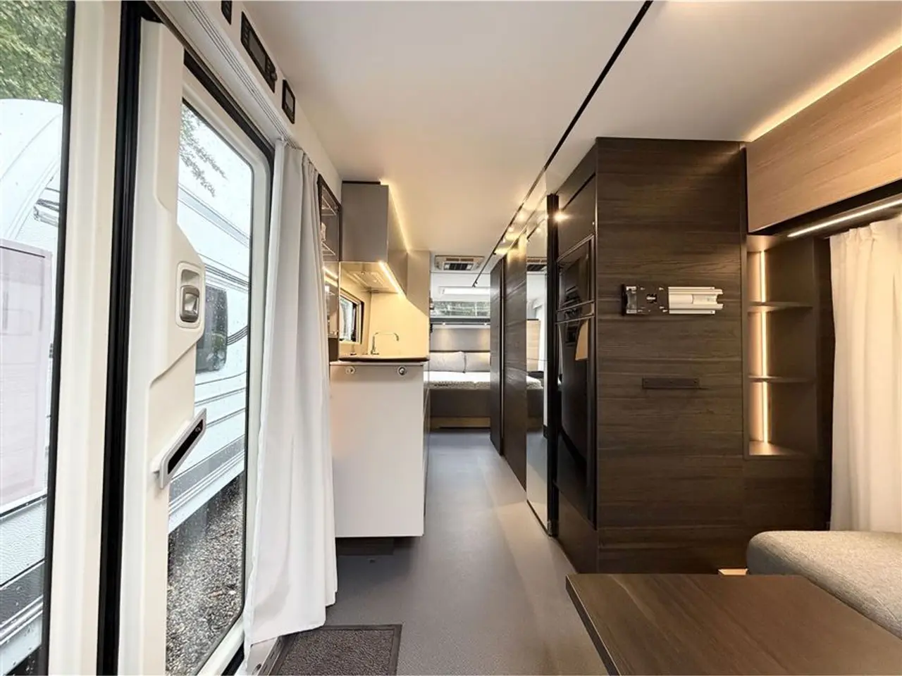 Billede 14 - 2022 - Adria Astella 754 DP Queensbed-Alde-Gulvvarme-El Thule markise
