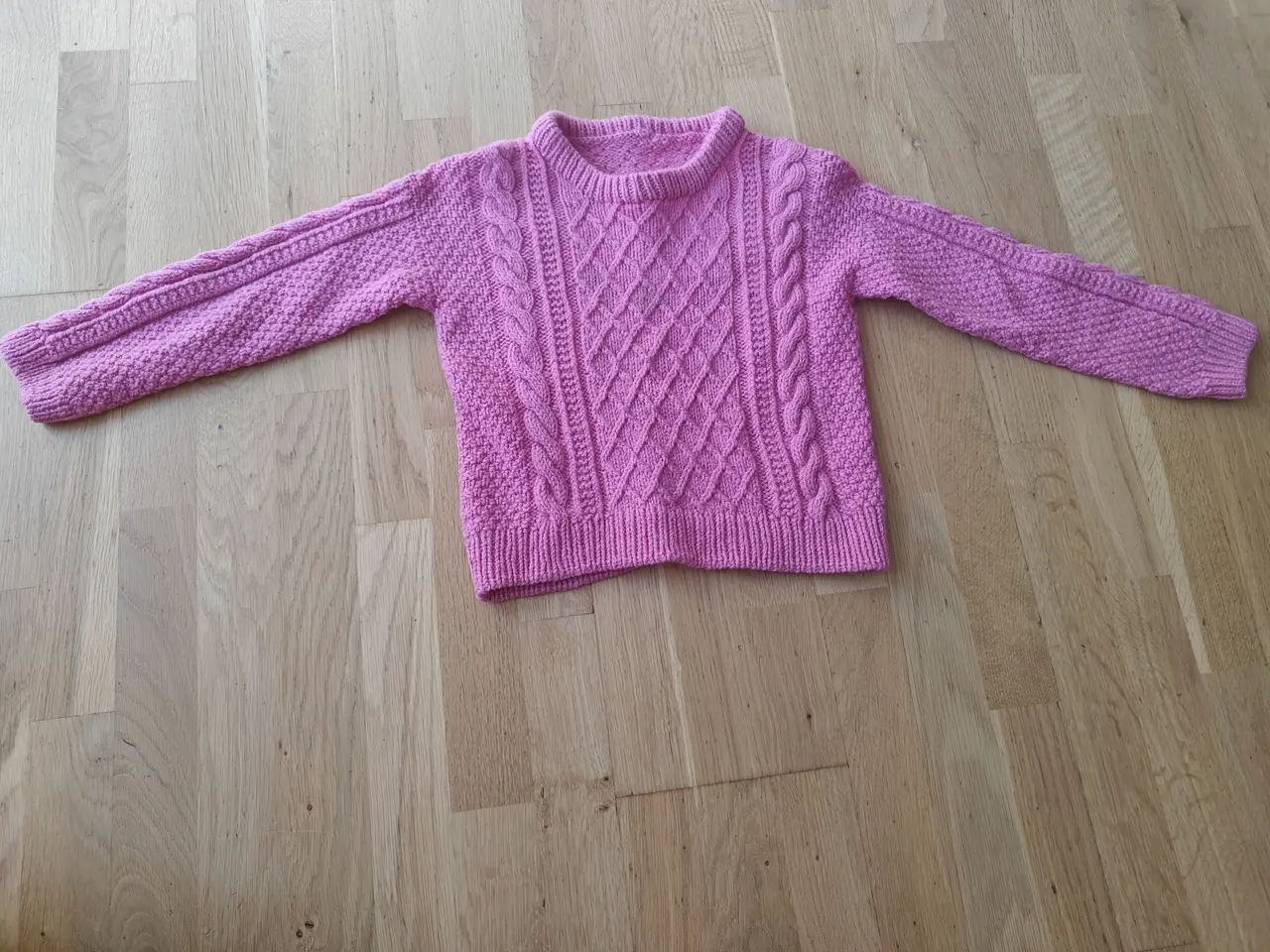 Billede 1 - Moby sweater str. 6 år / 116 cm.