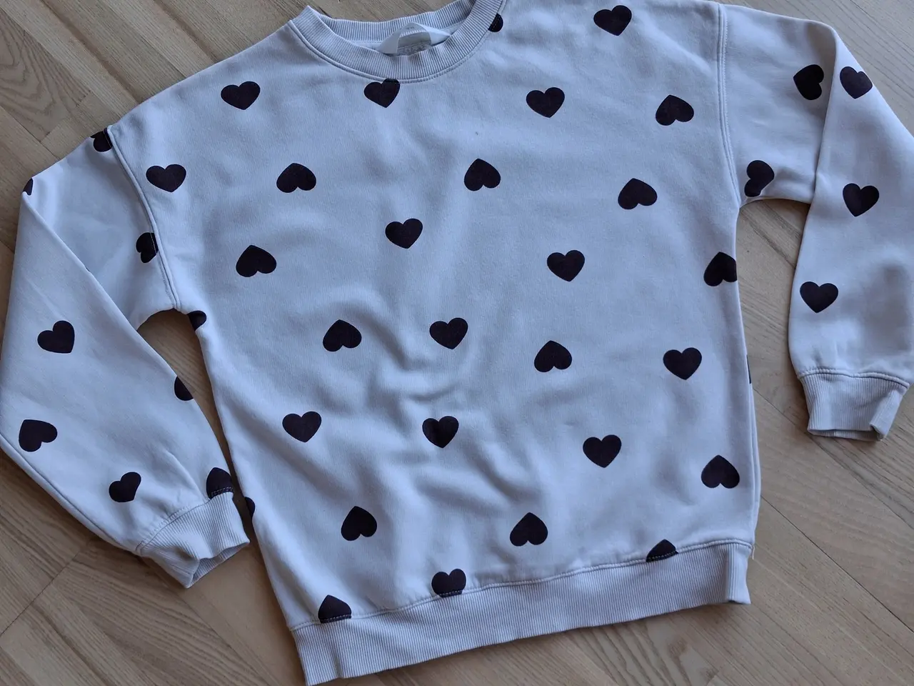 Billede 1 - H&M sweatshirt m. hjerter, str. 134/140