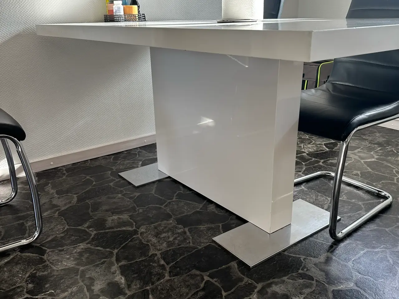 Billede 3 - Spisebord med 4 stole