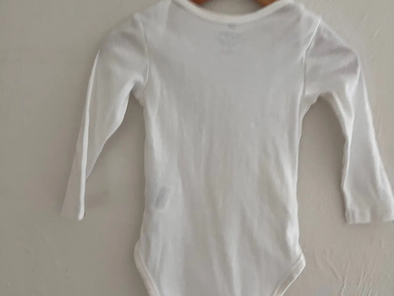 Billede 2 - NÆSTEN NY Hvid langærmet bodystocking