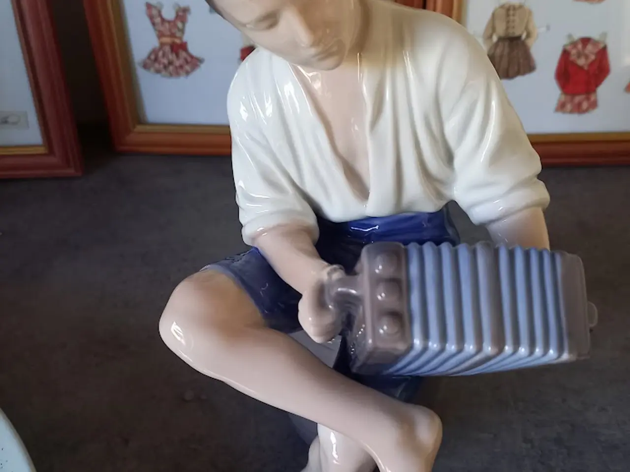 Billede 6 - Stor Porcelæns figur