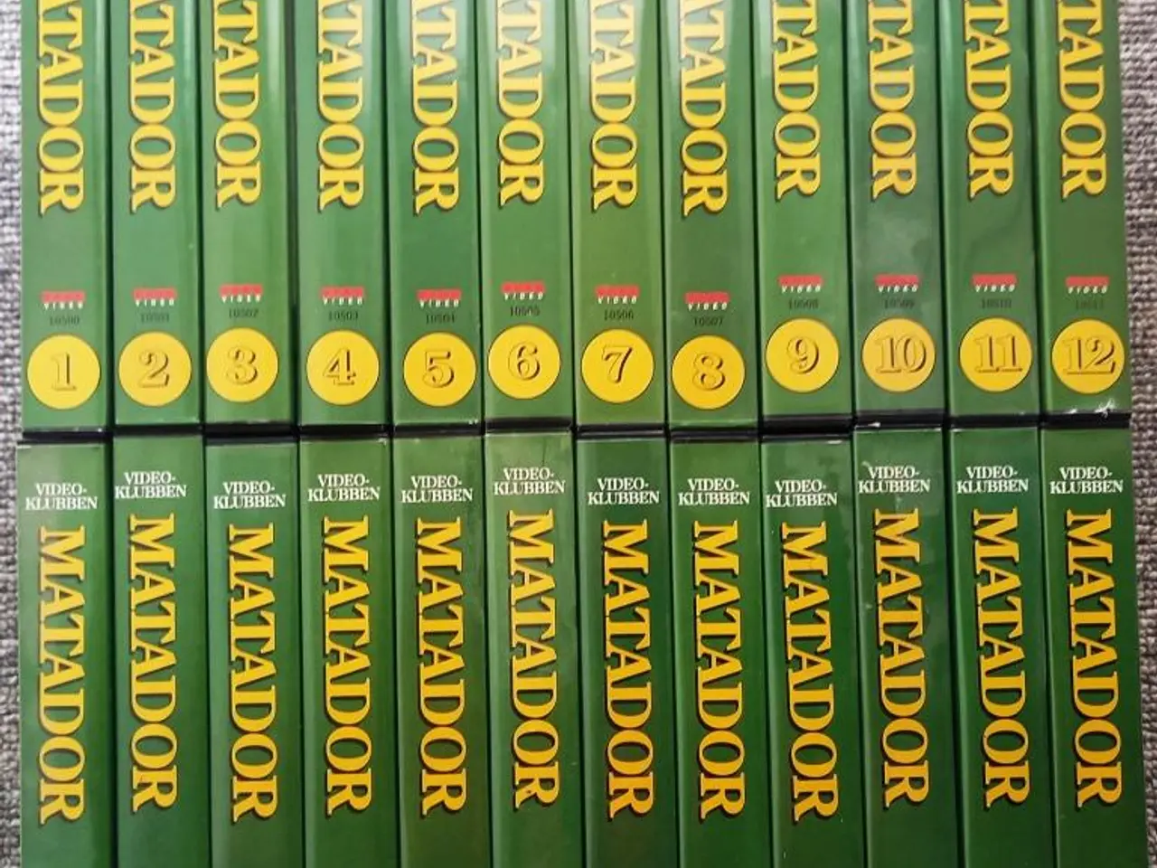 Billede 2 - Matador. VHS og tilhørende Bog
