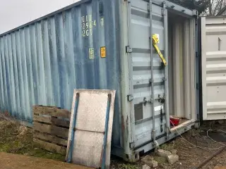 Container med ubrugt auto dele