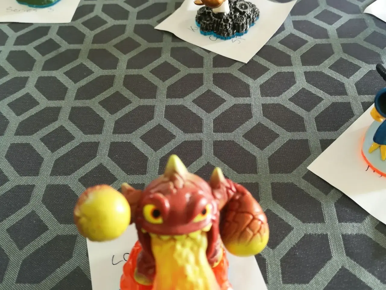 Billede 5 - 16 skyllanders figurer30-50kr pr stk.