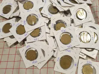 Forskellige 1 Kroner i Et samlet Bud