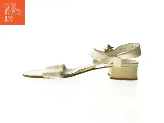 Brugte beige sandaler fra Bruno Magli (str. 37,5)