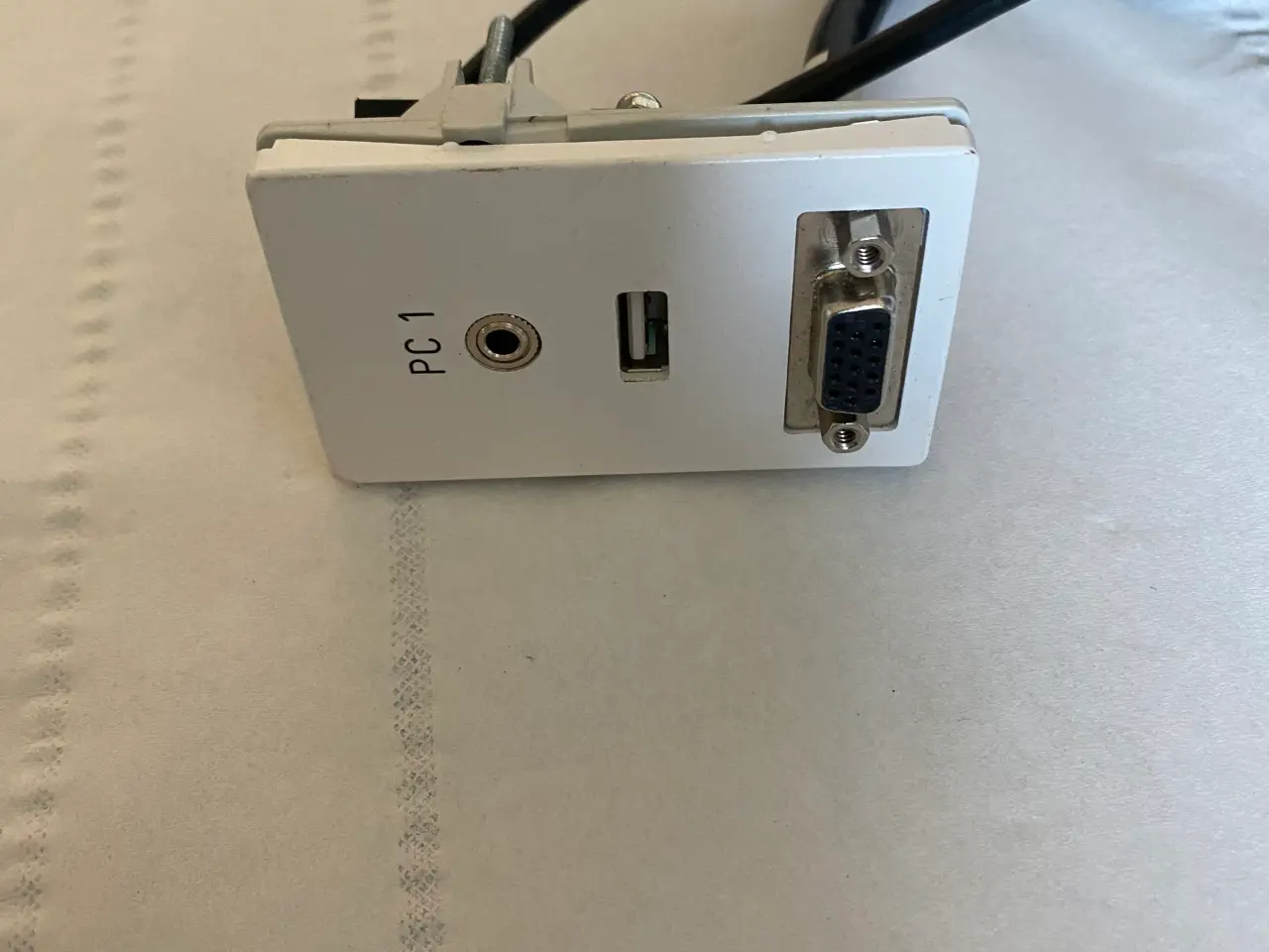 Billede 4 - LK Fuga vægudtag VGA. USB og mini jack lyd.