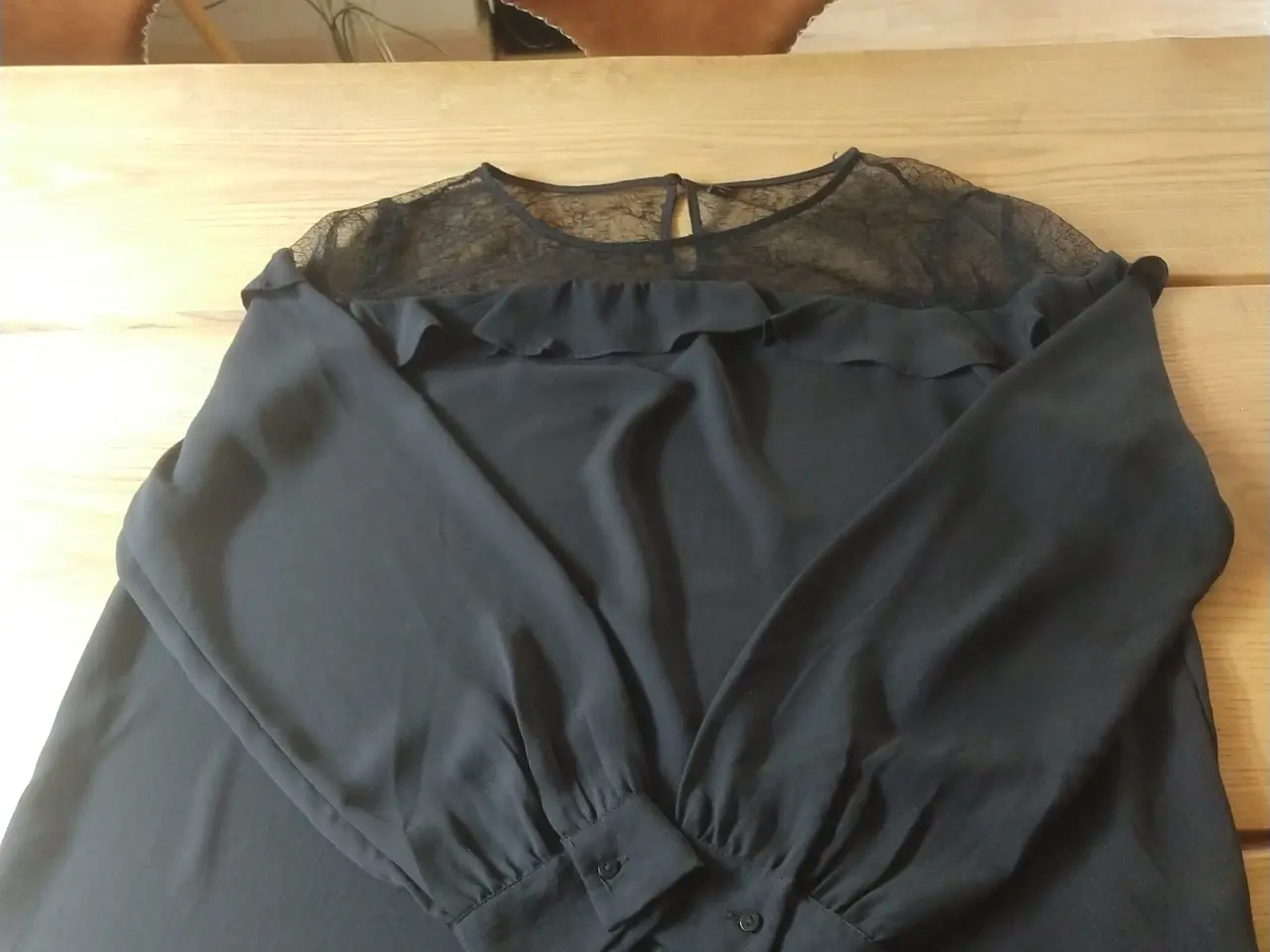 Billede 2 - Sort bluse