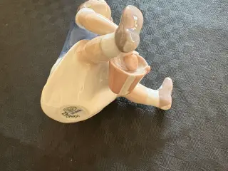B&G figur af pige med spand
