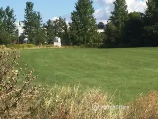 Stor og synlig erhvervsgrund, på hele 16.736 m2.