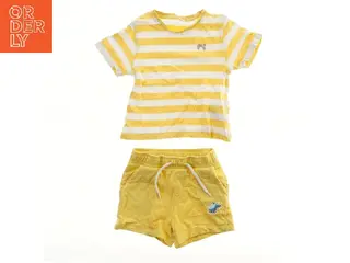Stribet t-shirt og shorts sæt fra Name It (str. 92)