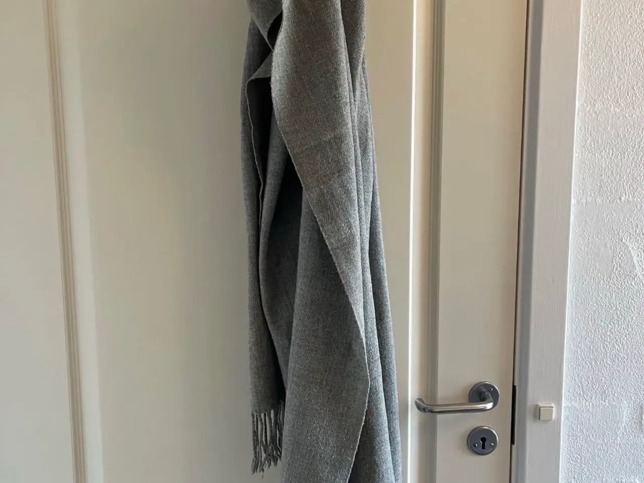 Billede 1 - Gråt tørklæde fra Vero Moda