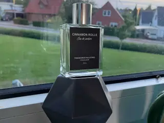 Theodoros Kalotinis Cinnamon Rolls parfume