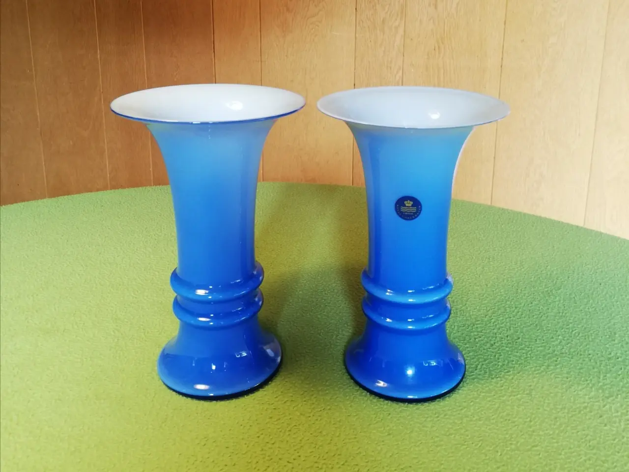 Billede 1 - Holmegaard blå opal vaser højde 18 cm