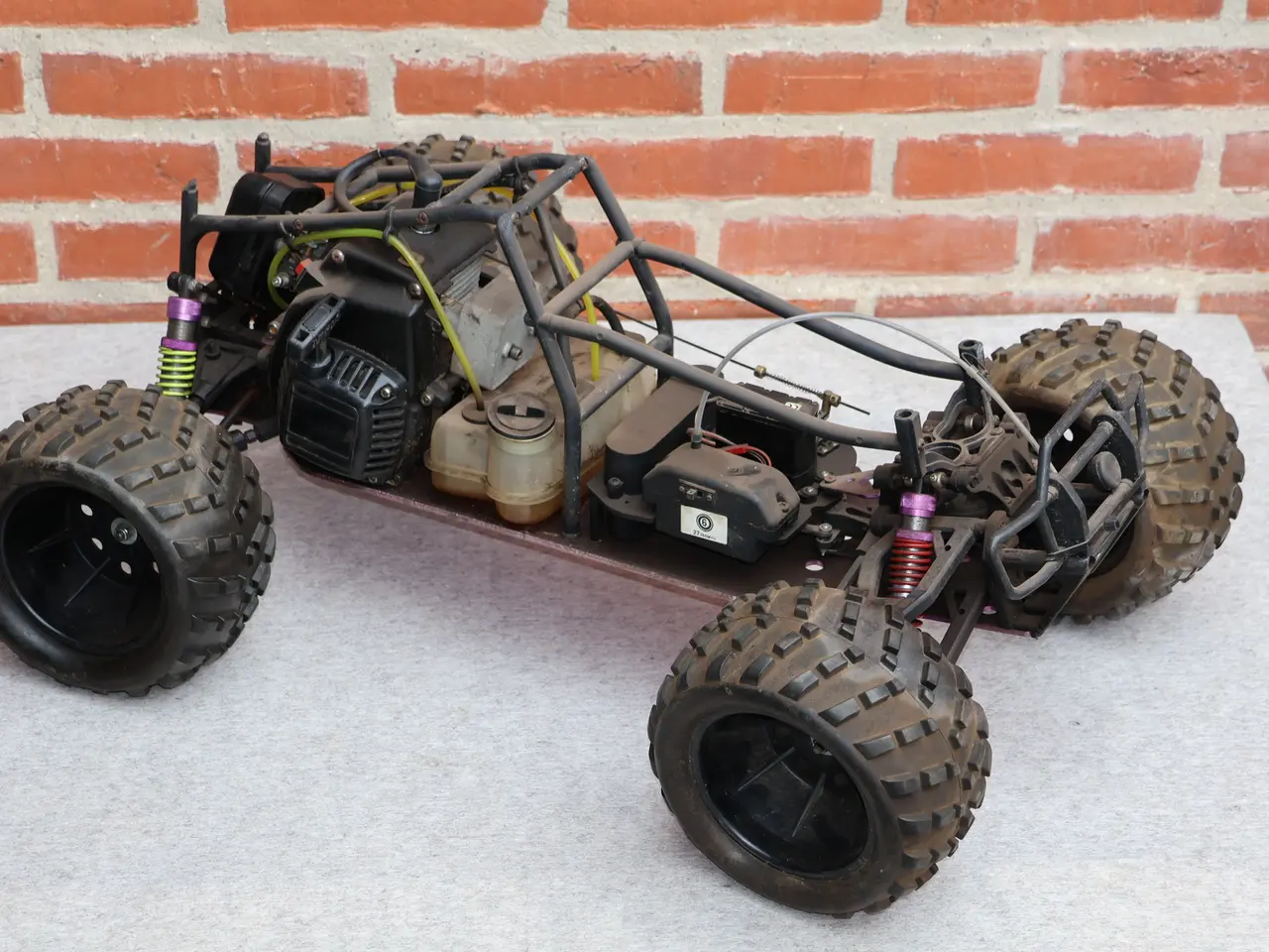 Billede 5 - Stor Benzin drevet r/c bil m/snor-start