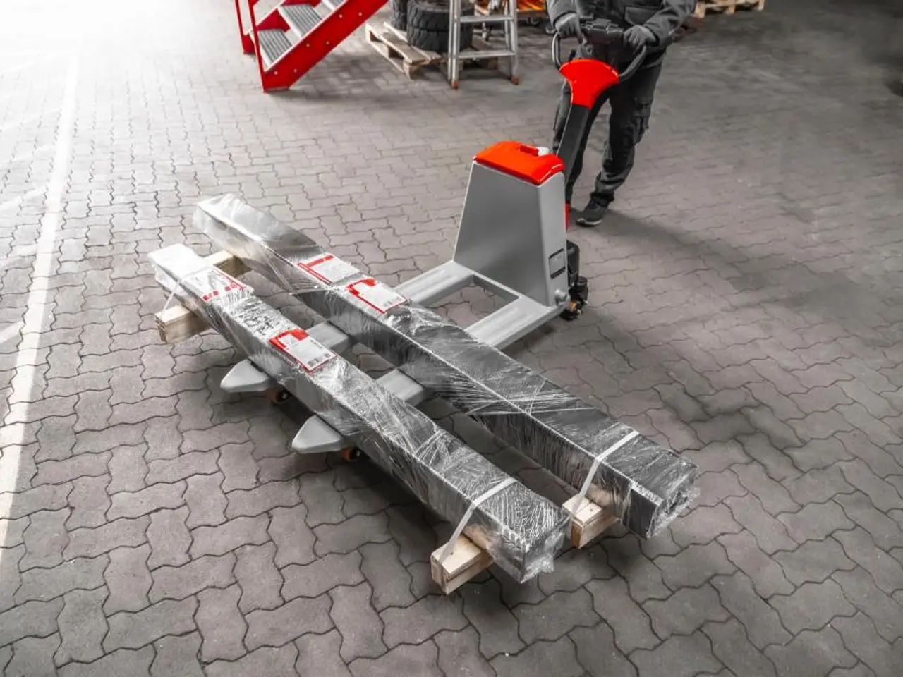Billede 10 - ForkLion PLUS El-palleløfter med støttehjul, 2000 kg kapacitet, inkl. batteri og oplader