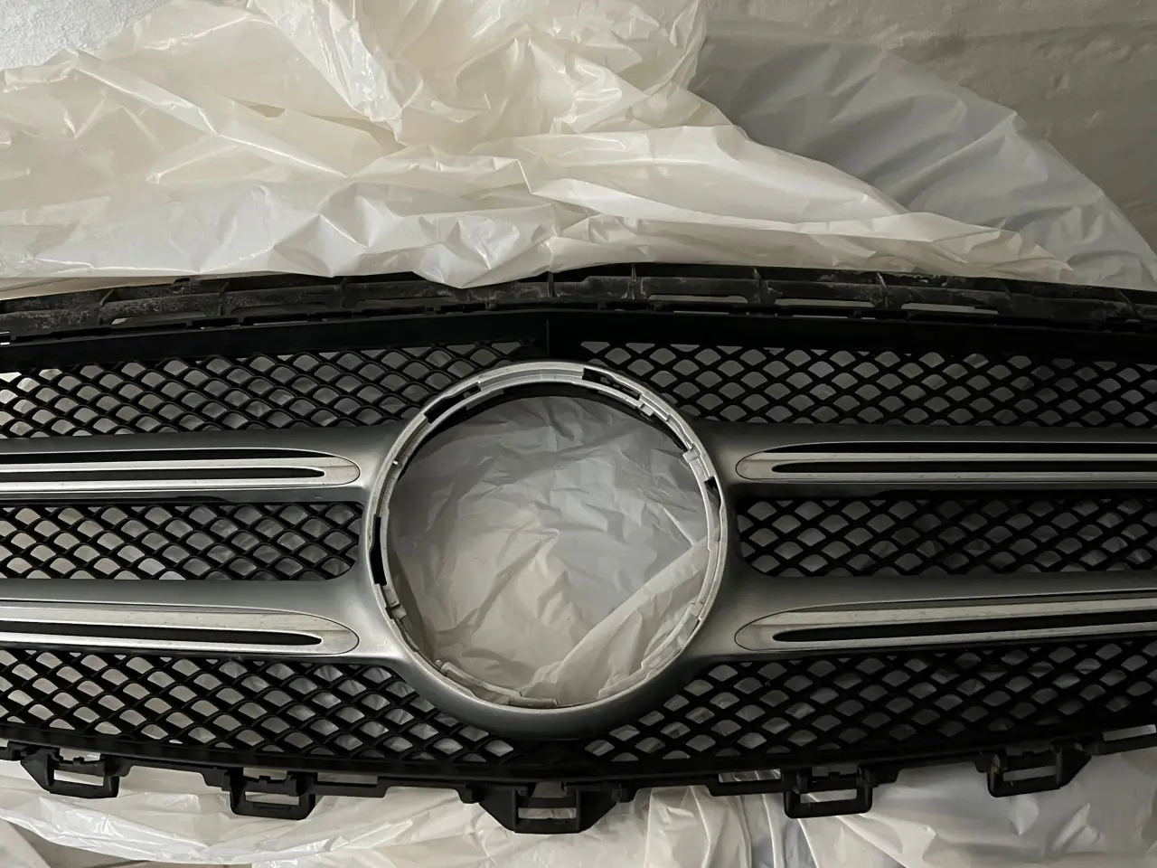 Billede 1 - Mercedes E220 frontgitter - original