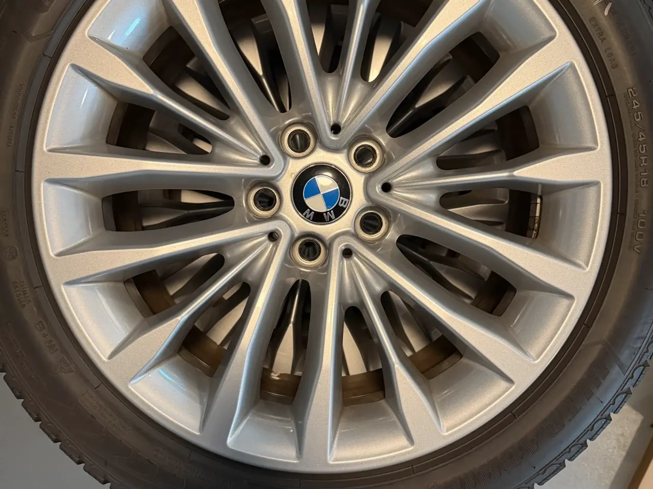 Billede 4 - Vinterdæk Good year med 18"orginal BMW fælge