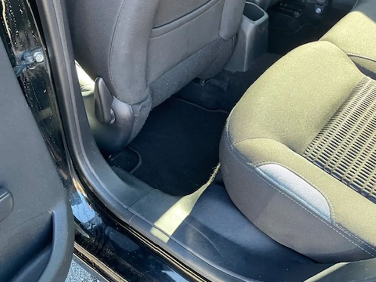 Billede 9 - Kør hjem i fin Peugeot 208 Allure sky.