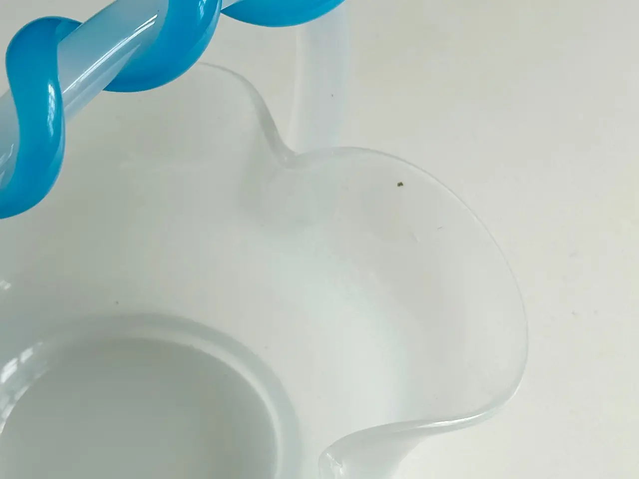 Billede 4 - Glasskål m hank, opalineglas