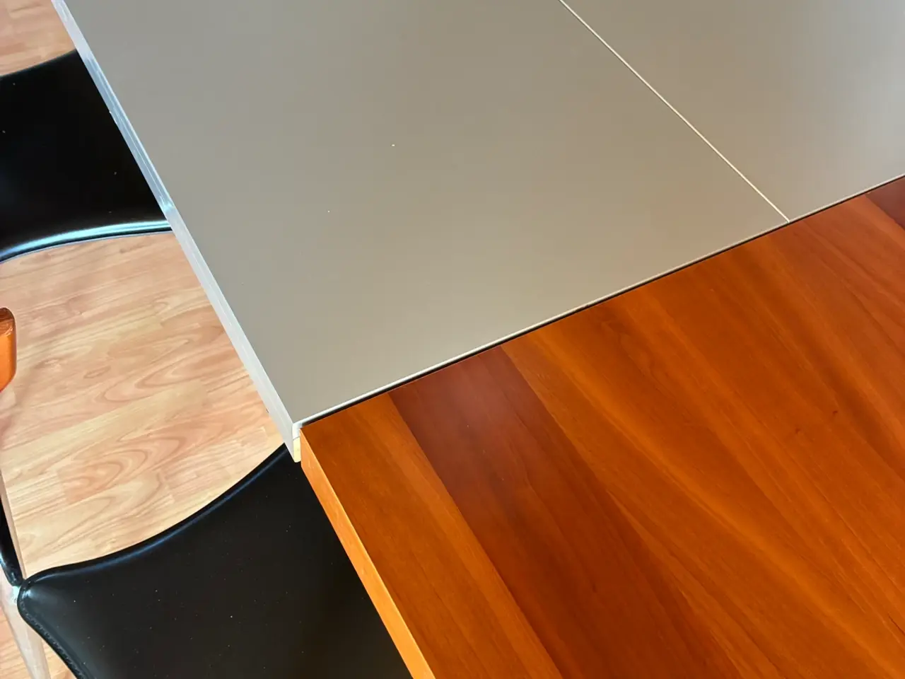 Billede 8 - BoConcept spisebord inkl stole