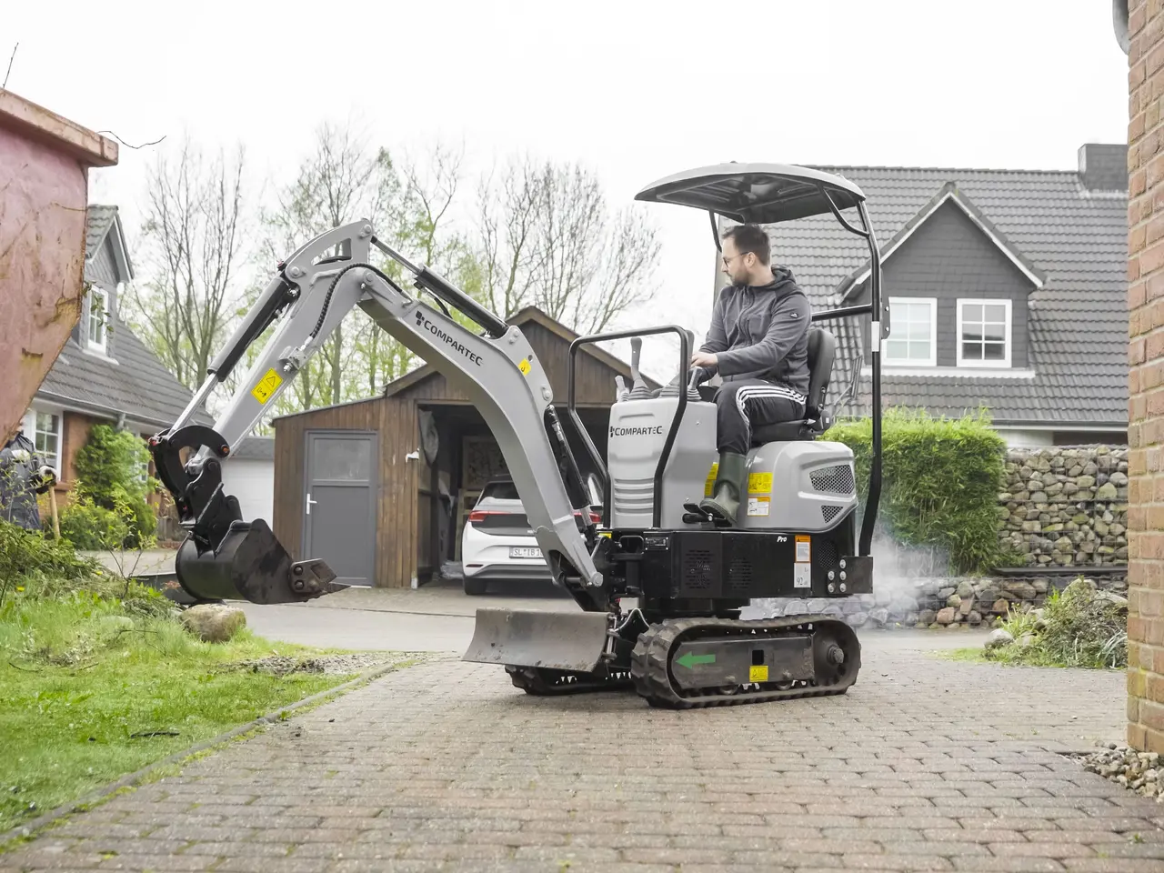 Billede 22 - Bobmaster Plus diesel minigraver - 970 kg med drejearm og justerbar undervogn, inkl. skovlsæt