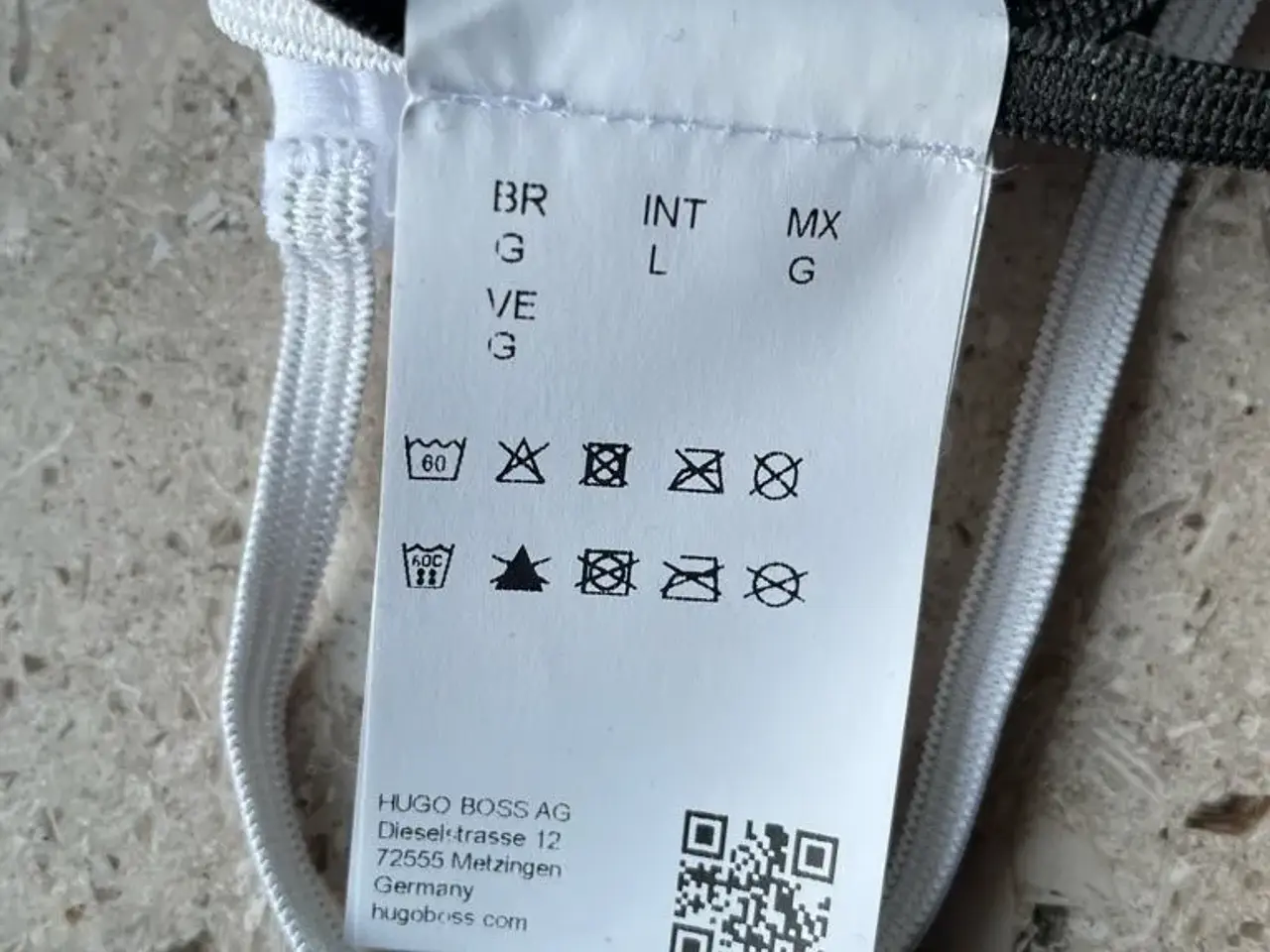Billede 5 - Tre stk. nye HUGO BOSS mundbind i æske.