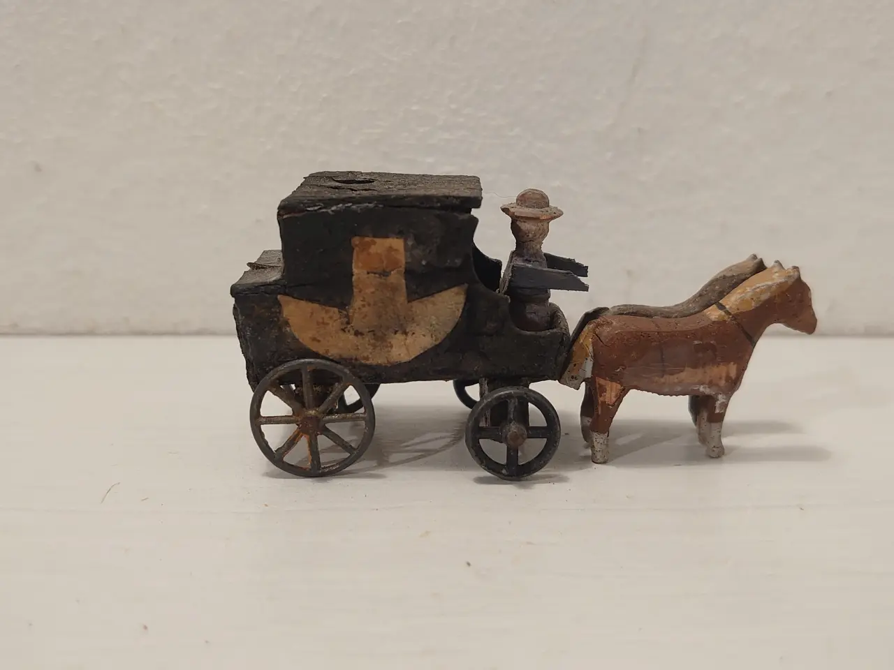 Billede 2 - Erzgebirge: Droche med kusk.Ca 1920