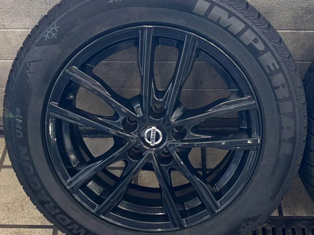 Billede 6 - Sælger et sæt originale Nissan alufælge