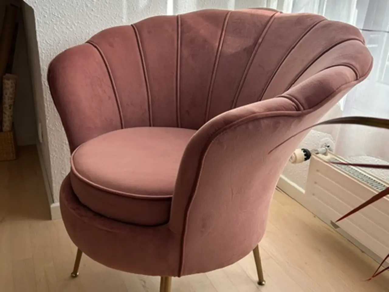Billede 3 - Muslingestol i lyserød velour, under halv pris!