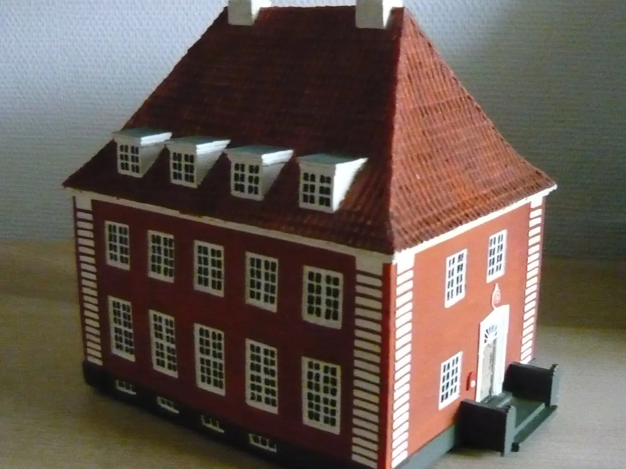 Billede 2 - STORT "TRIP-TRAP" HUS 18X13X18 CM.