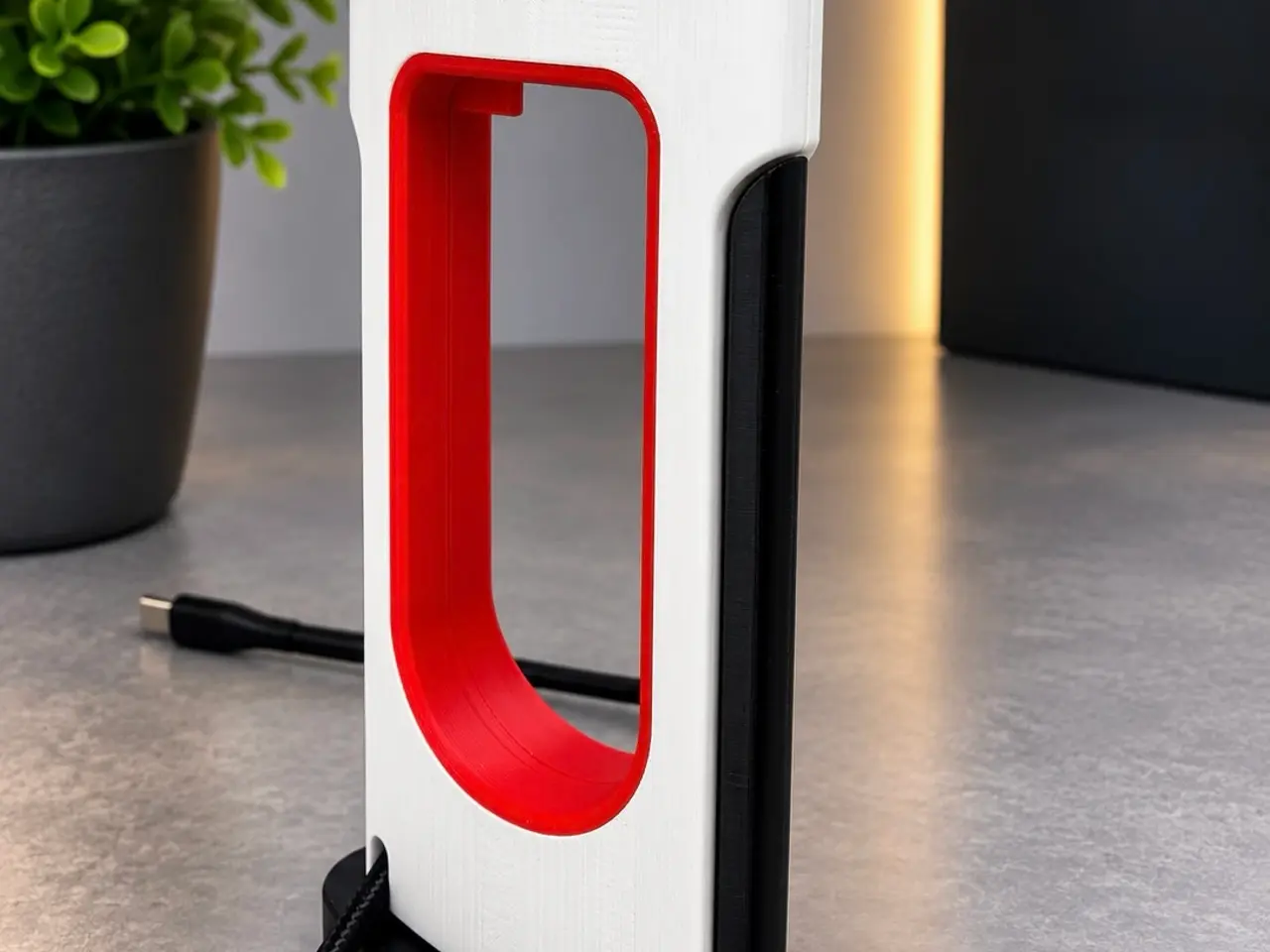 Billede 1 - Kabelholder – Stilrent design til skrivebordet