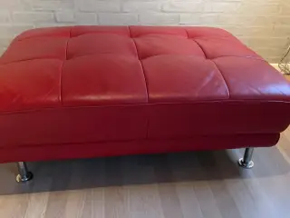 Rød skind puff