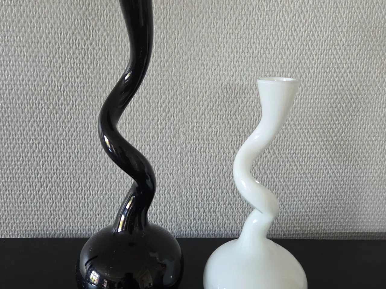 Billede 1 - Normann Copenhagen Swing vaser – Sort & Hvid