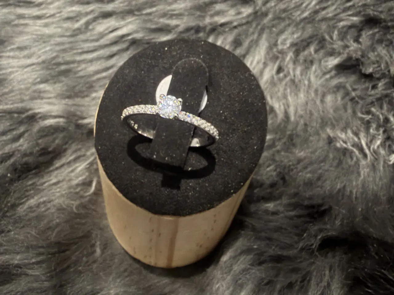 Billede 4 - Smuk Ring m. 0,3carat moissanite Diamant 