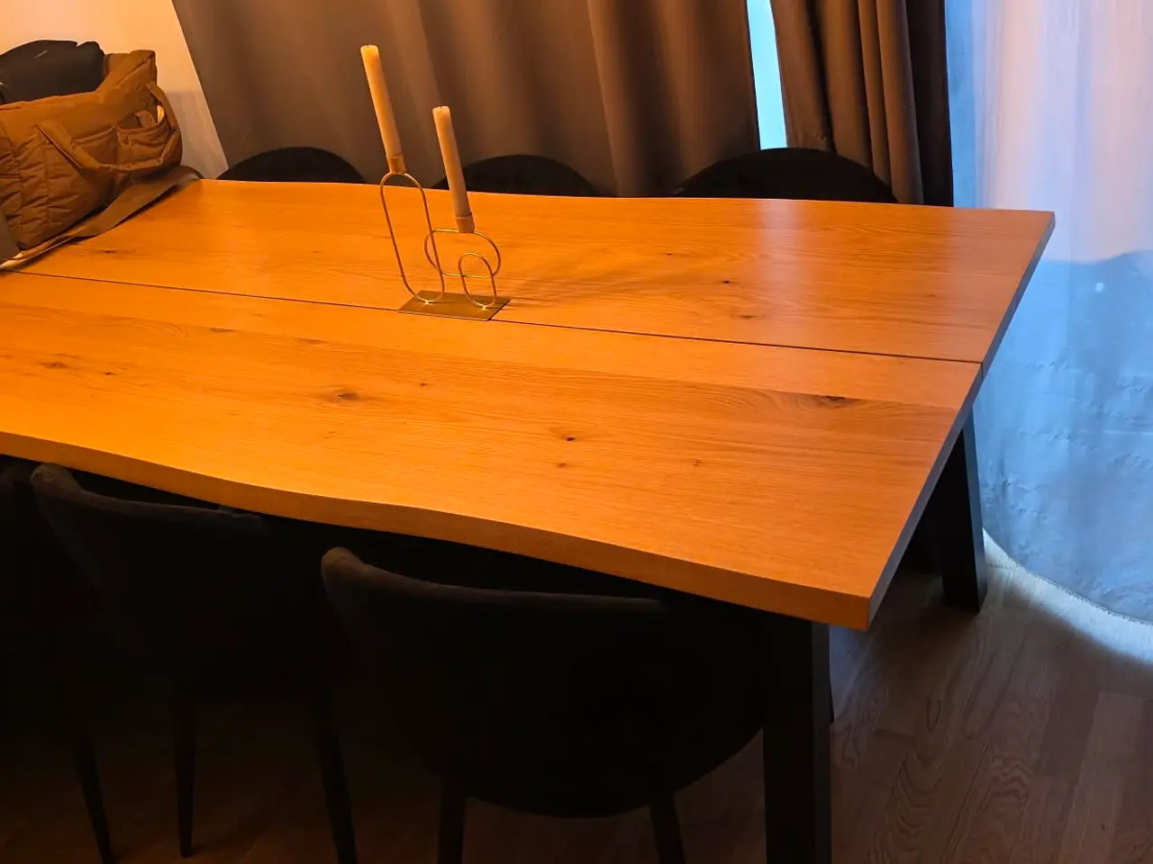 Billede 5 - Flot spisebord med 6 velourstole – komplet sæt