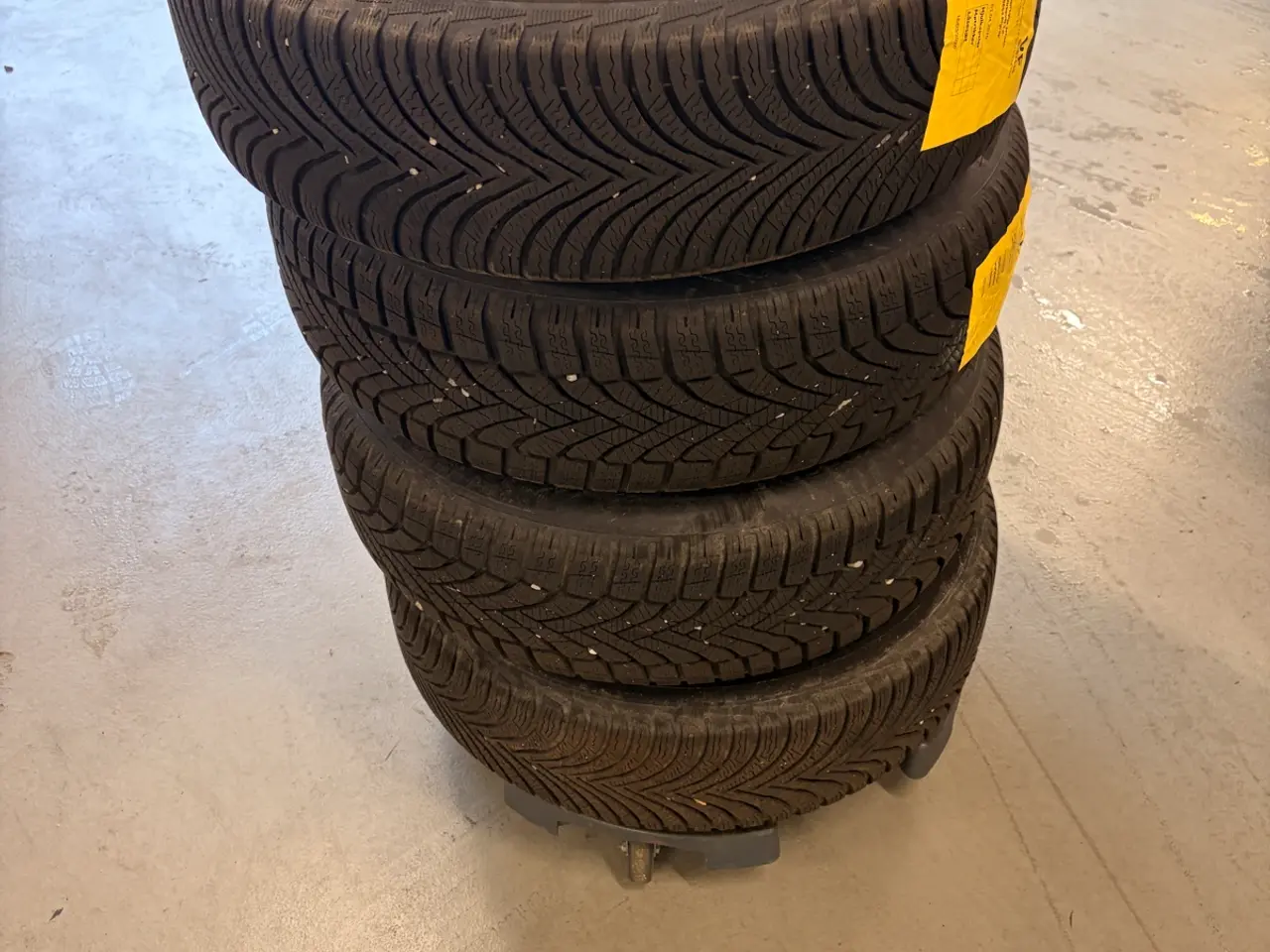 Billede 4 - Originale sorte 16" Toyota alufælge m. vinterdæk