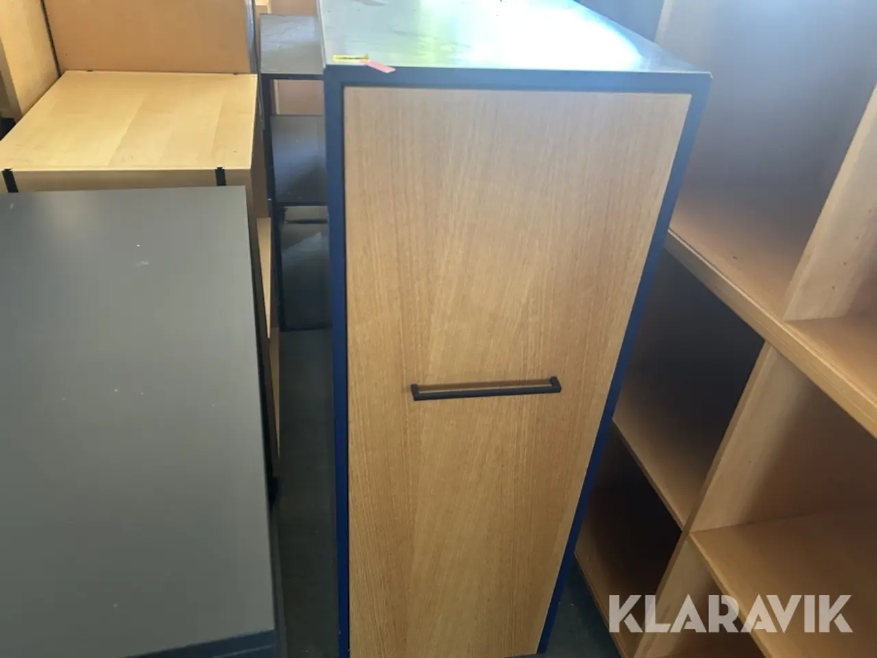 Billede 2 - Kontormøbler 16 styk Samt 8 stole
